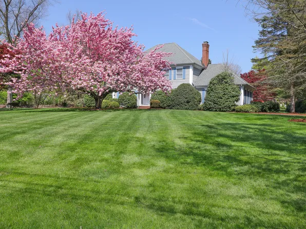 5 Emerald Lane, Woodbridge, CT 06525
