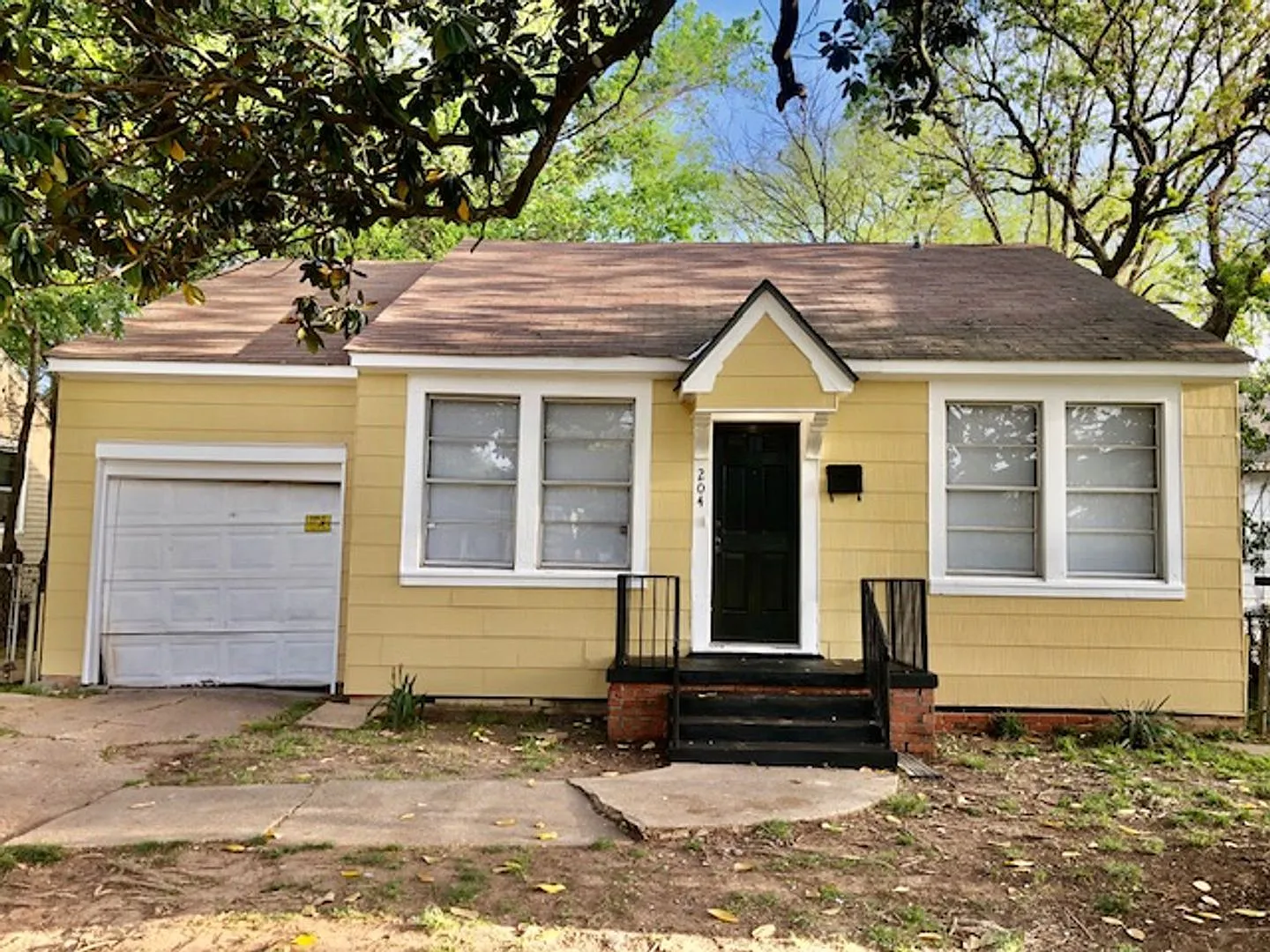 $500 Off First Month's Rent Move In Special-Adorable Remodeled Highland-Centenary Home — Photo 1