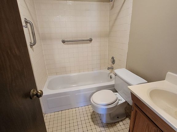 3rd image of 716 Waskin Dr #C
