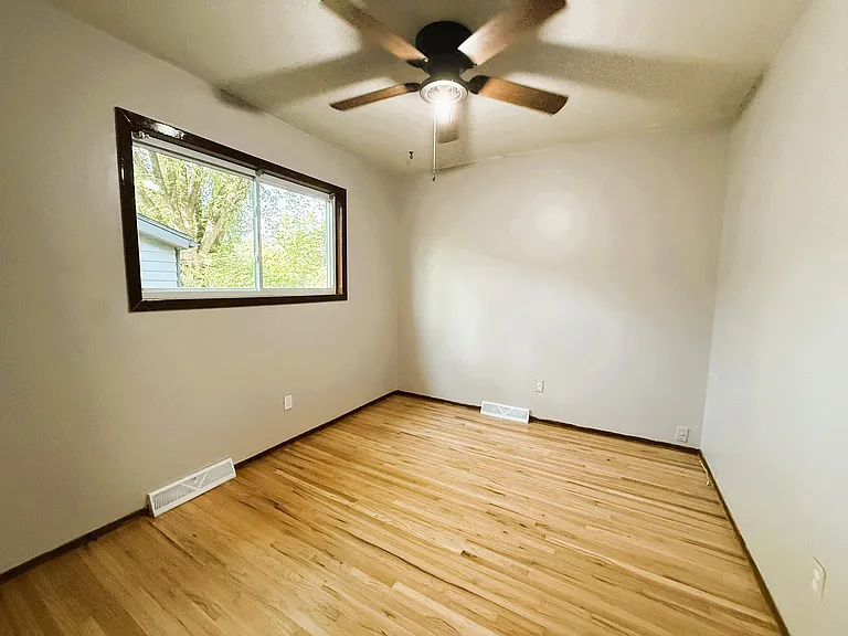 3147 S Gordon Ave — Photo 13