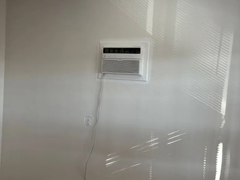 403 N School St — Photo 11