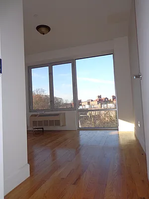 Rented by Bahar Management | media 51