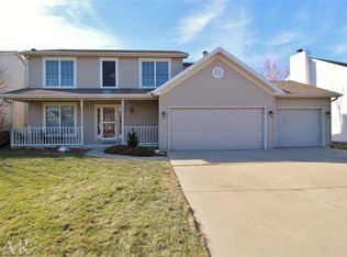 12 Valley Brook Ct, Bloomington, IL