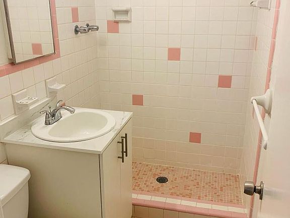 5th image of 416-426 Santander Ave #8