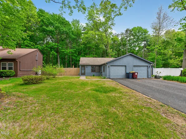 85 Wake Robin Road, Malta, NY 12020