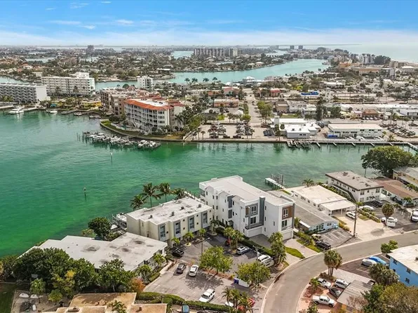 275 110th Ave APT D, Saint Petersburg, FL 33706