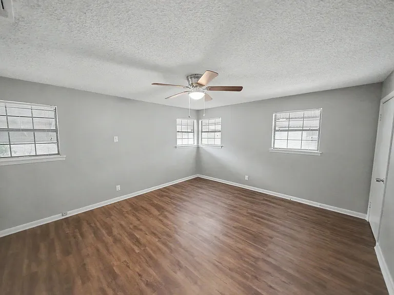 12715 Middle Ln — Photo 24