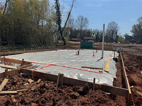 3rd image of 502 Thomas St