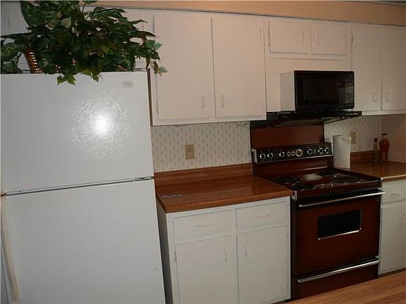 2nd image of 7831 Fennway Ave