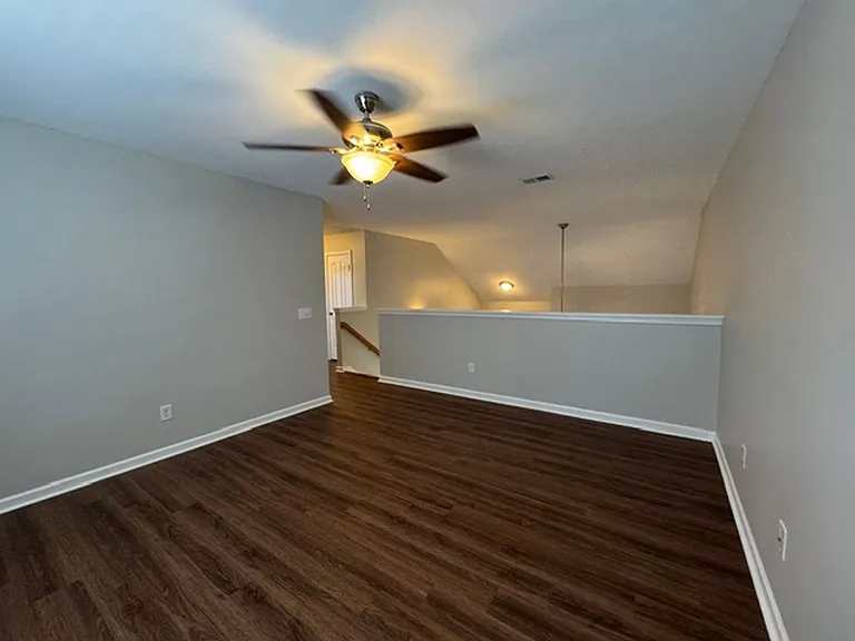 208 Riverdale Rd — Photo 10