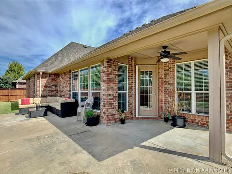 7324 E Knoxville St — Photo 5