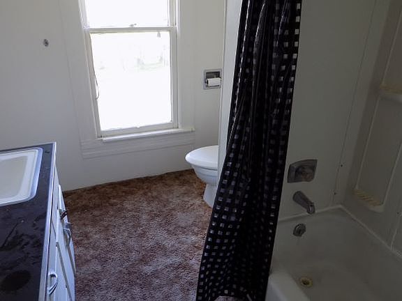 5th image of 175 E Main St #2