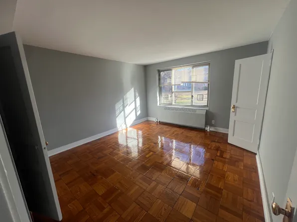 194-15 65th Cres, Fresh Meadows, NY