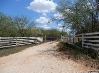 1933 County Road 101, Floresville, TX 78114