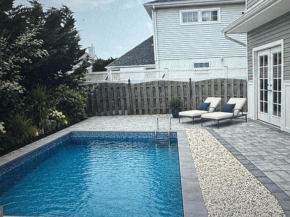 2nd image of 14 W Bayberry Dr