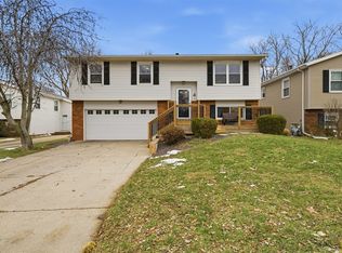 4 Siesta Ct, Bloomington, IL
