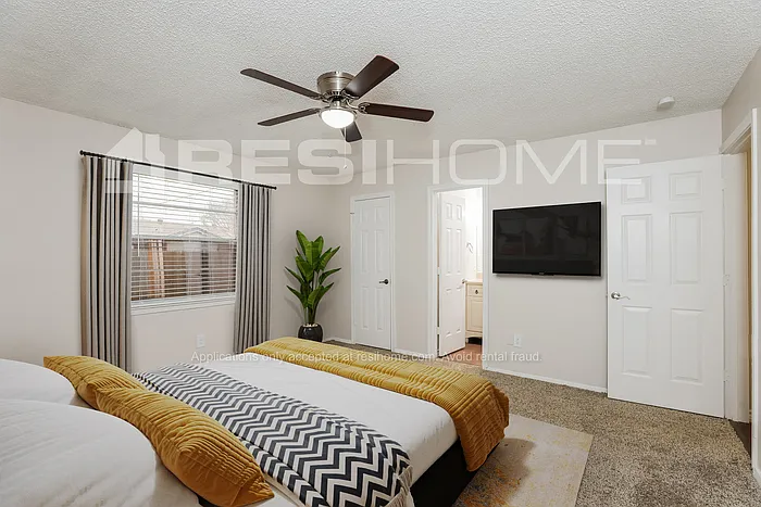 6589 Old Mill Cir — Photo 8