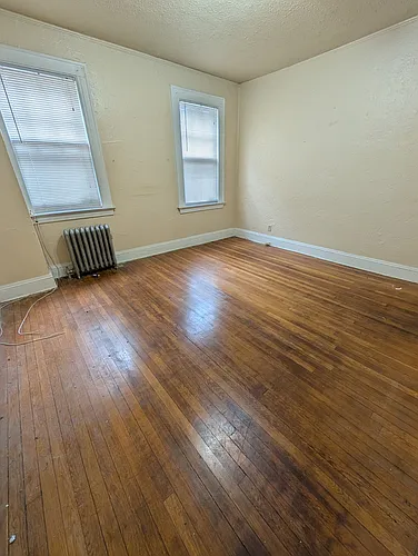 305 Main St Photo 1
