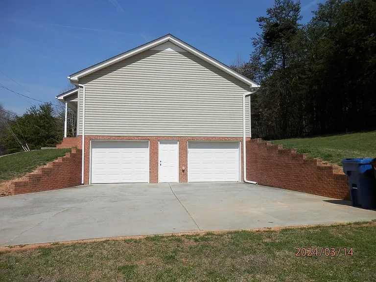 1023 Bartlett Dr — Photo 4