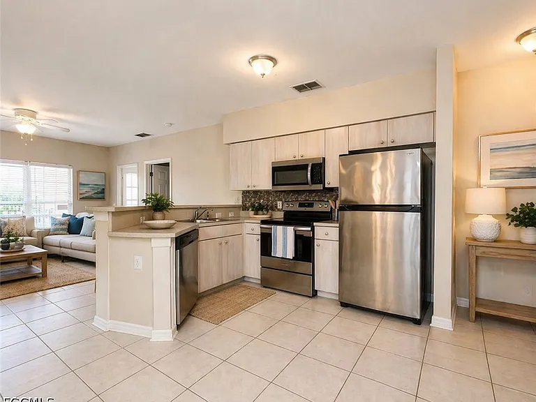 909 SW 47th Ter #201 — Photo 10