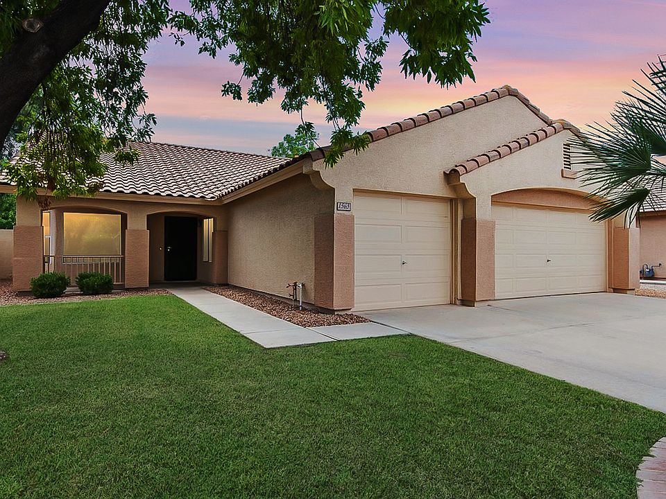 Single story in an excellent location with a private backyard and 3 car garage.