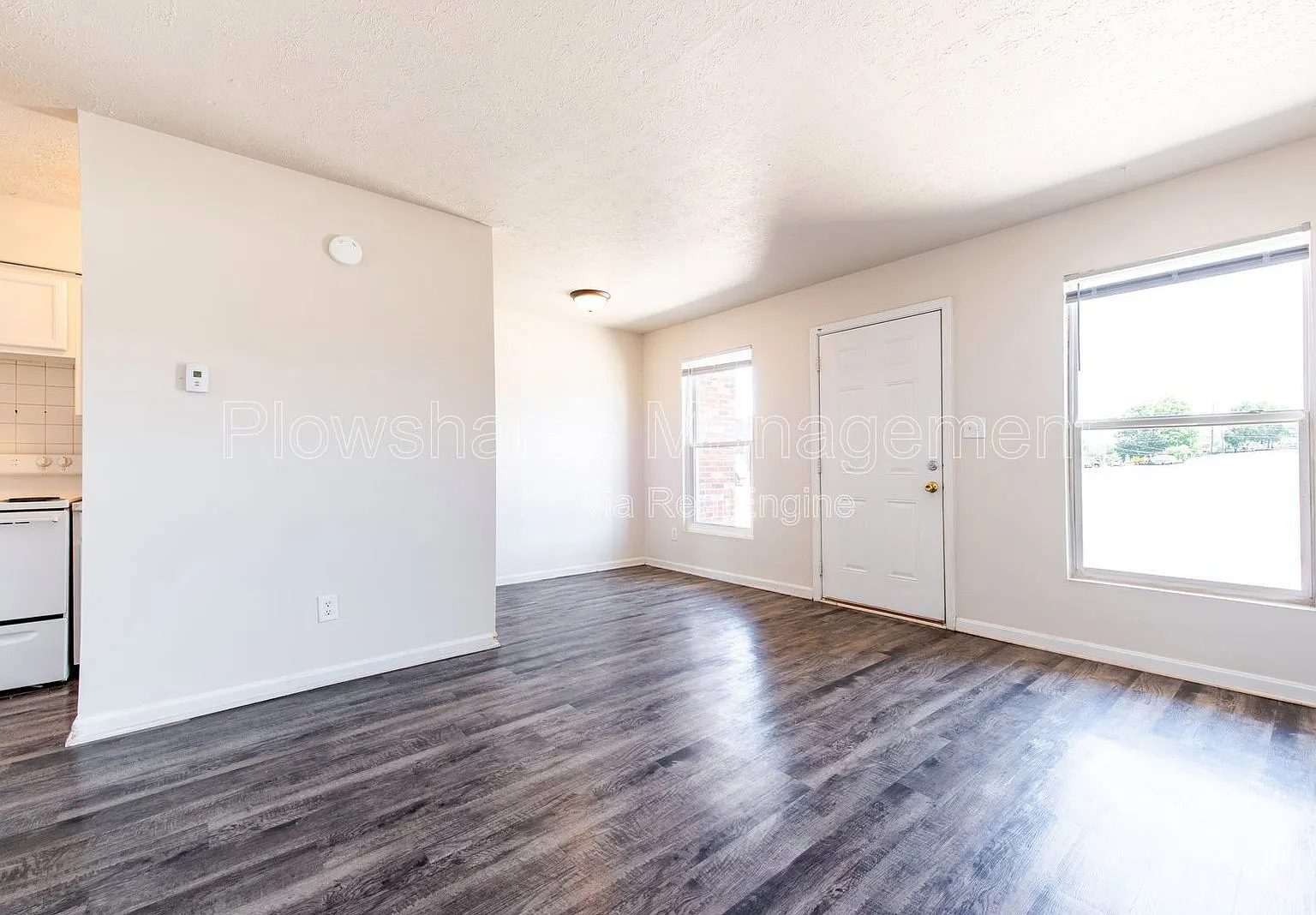 1 bed, 1.0 bath, 500 sqft, $899 — Photo 2