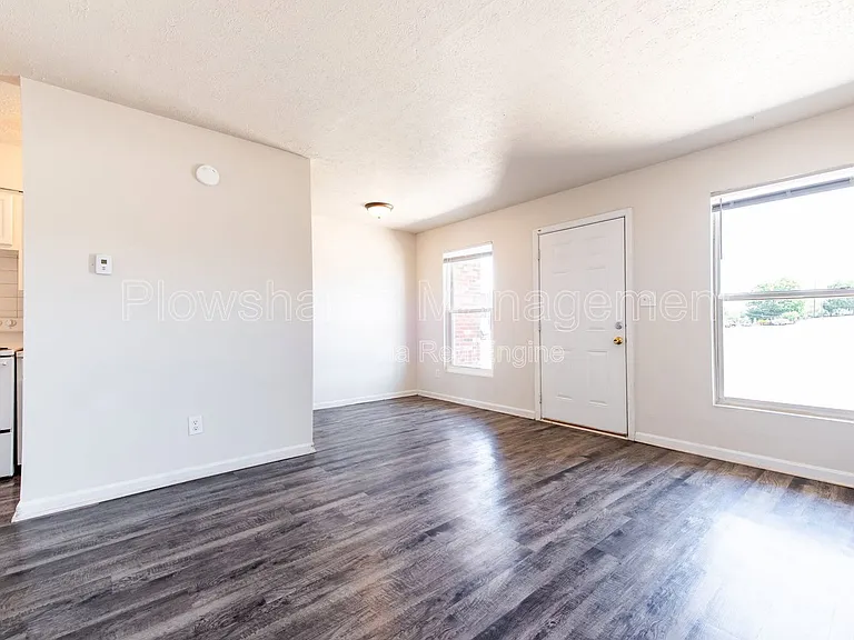 3205 Twin Oak Ln #8 — Photo 2