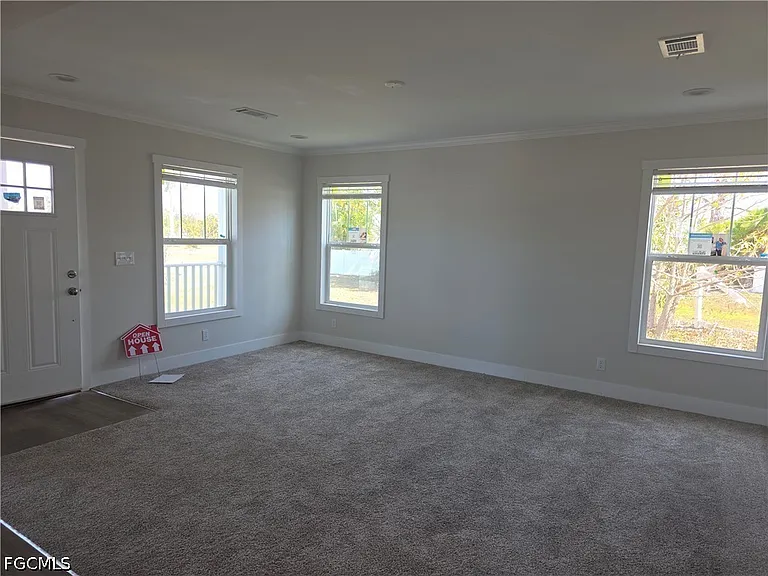 101 Oak Ln — Photo 5