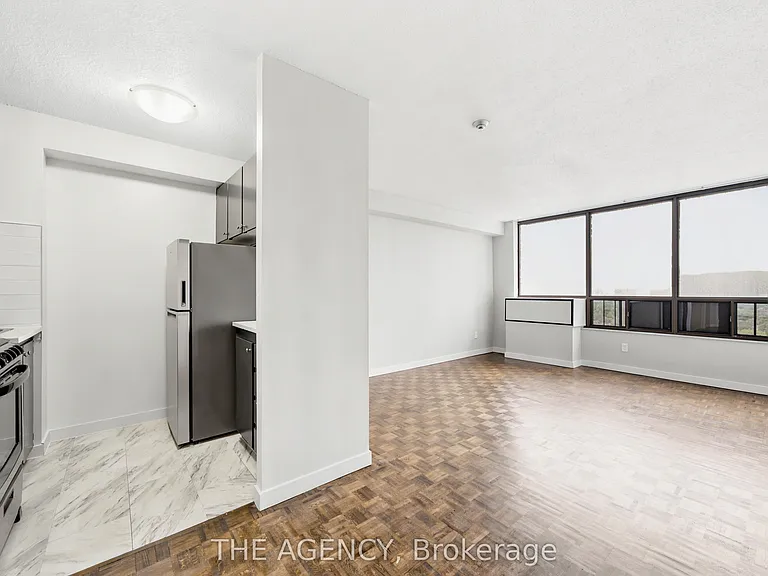 2360 Dundas St W #1613B — Photo 7
