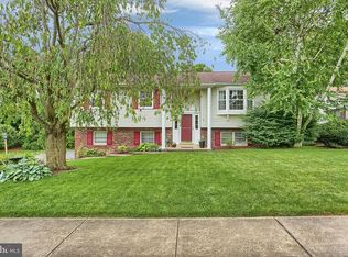 2332 Henbird Ln, Lancaster, PA 17601
