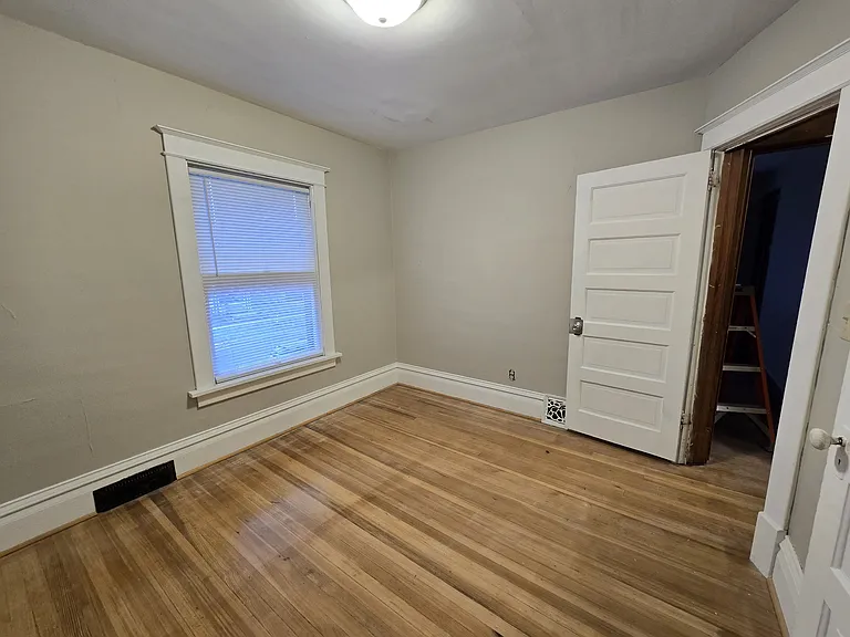349 17th St SE — Photo 24