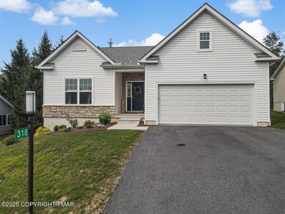 318 Golden Oaks Dr, Drive White Haven, PA, 18661