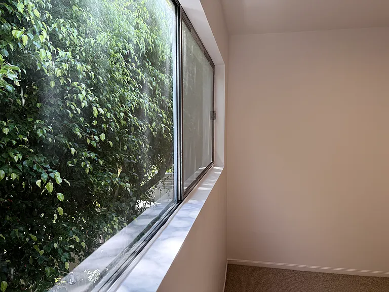 546 N Flores Street — Photo 38