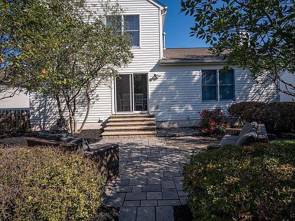 5th image of 389 Flat River St