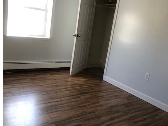 4th image of 1700 Bridge St #1700