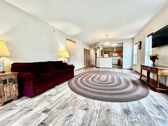5th image of 121 Hunter Ct