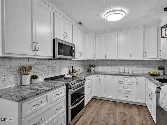3rd image of 308 Fleming Dr