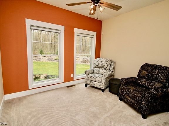 5th image of 5020 Leslie Rd