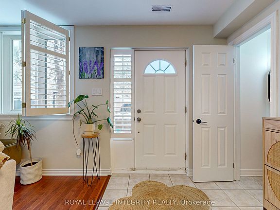 4th image of 245 Cumberland St #4