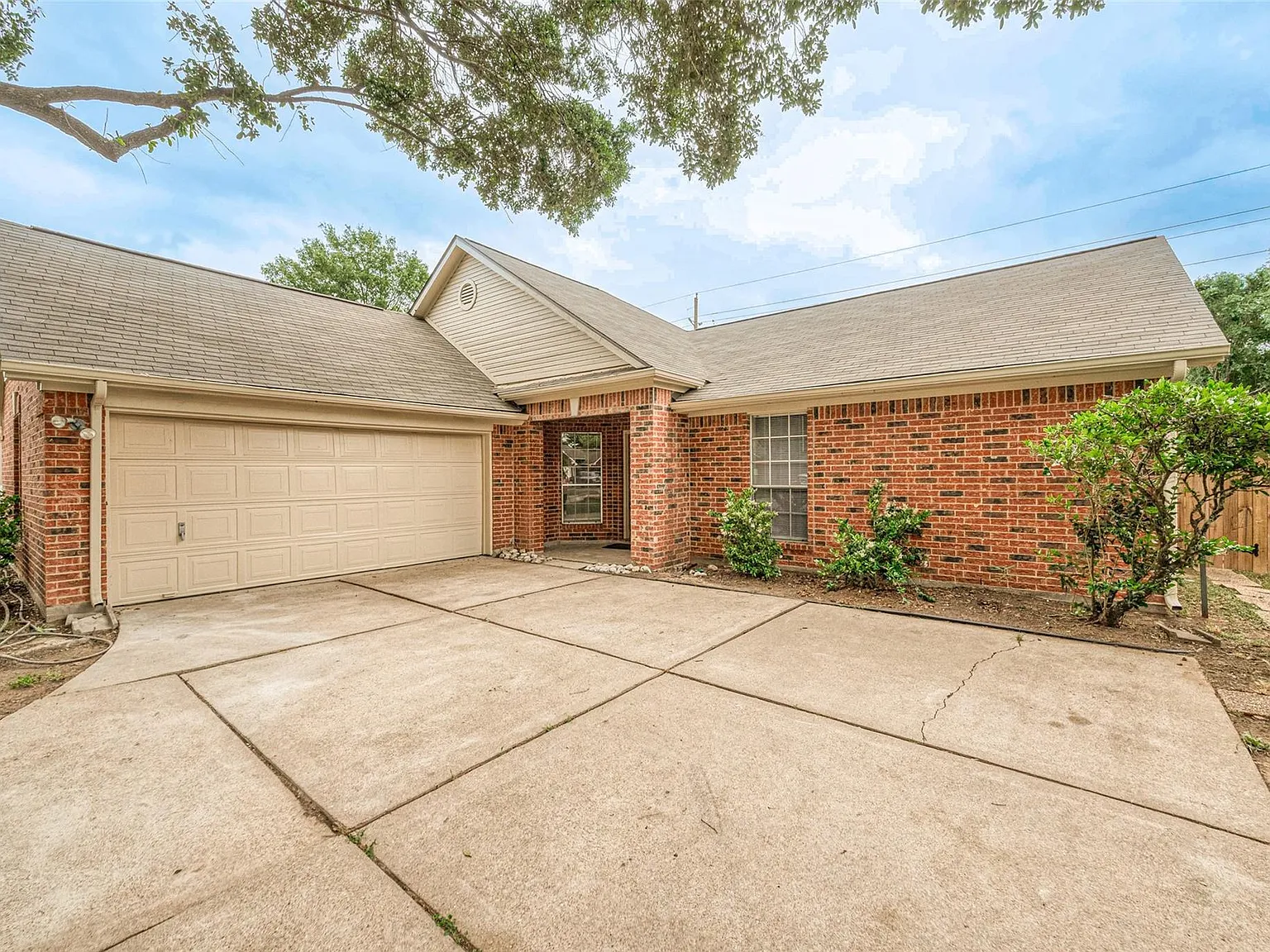 4 bed, 2.0 bath, 1967 sqft, $2,200 — Photo 4