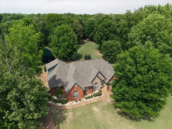 600 Woodsedge Dr, Eads, TN 38028