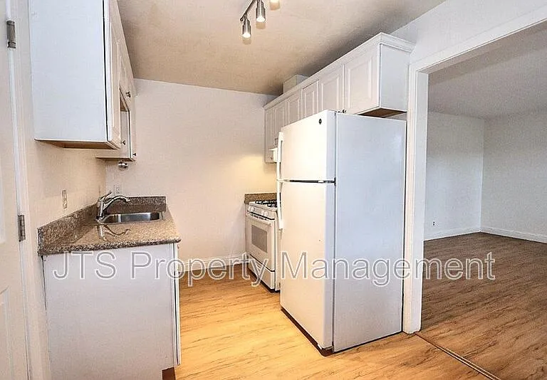 5302 Gordon Dr — Photo 3