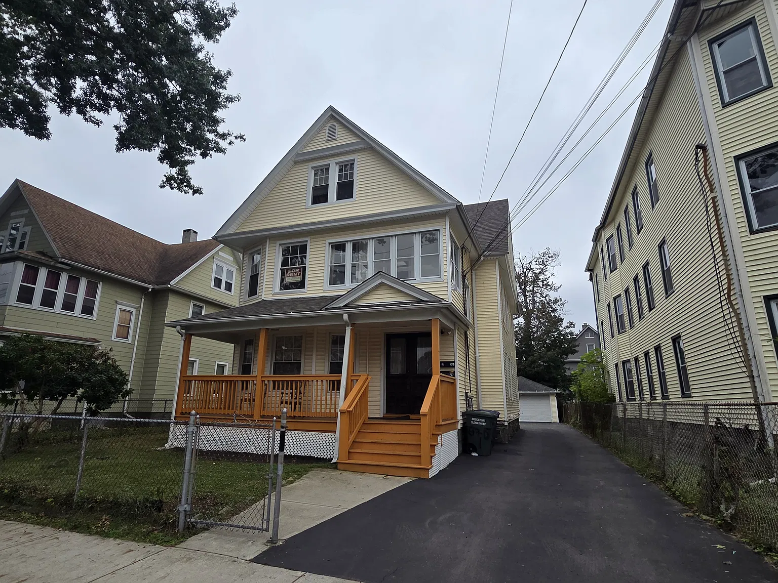 3 bed, 900 sqft, $2,300 — Photo 1