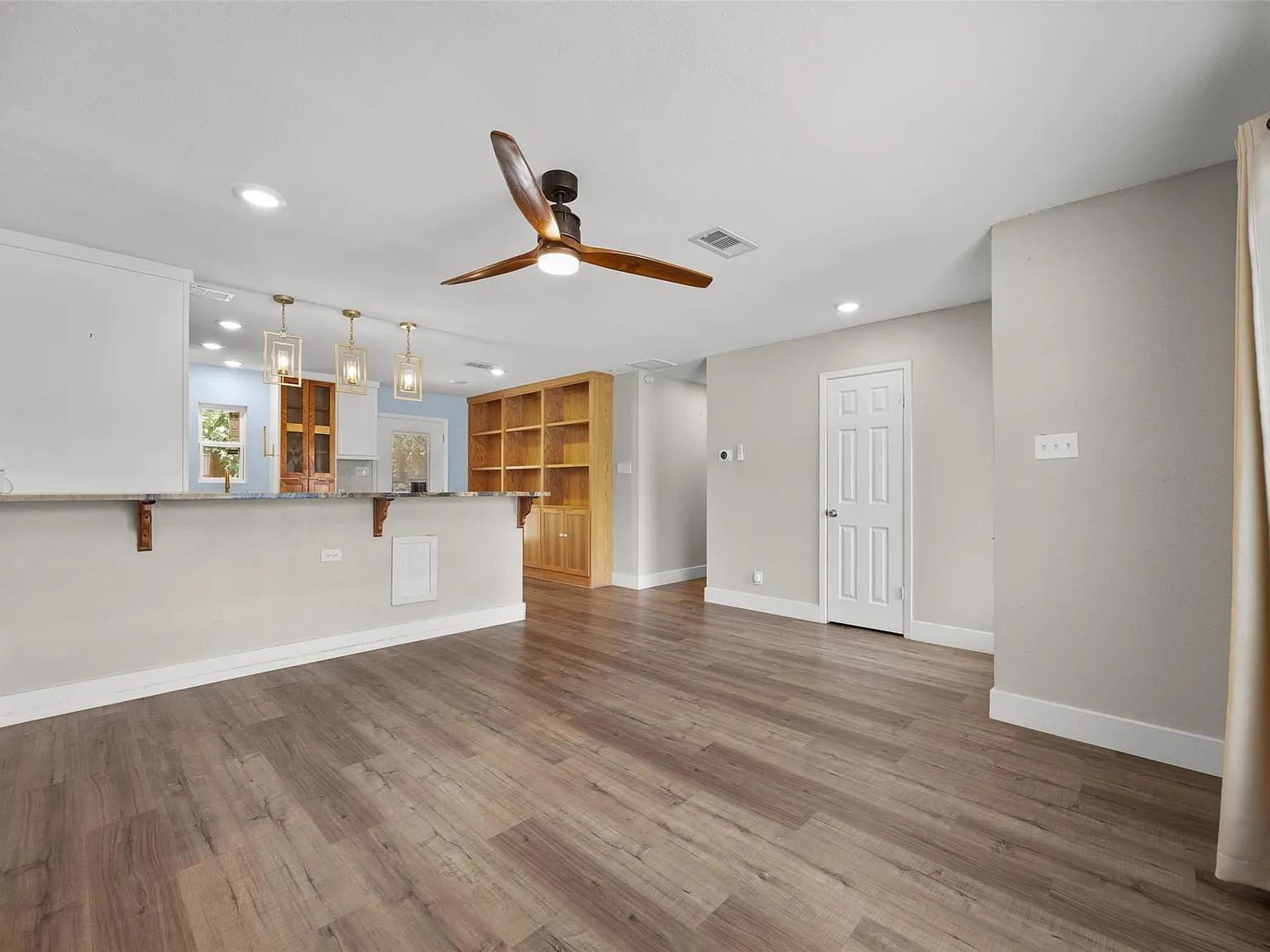 4 bed, 2.0 bath, 1250 sqft, $3,150 — Photo 4