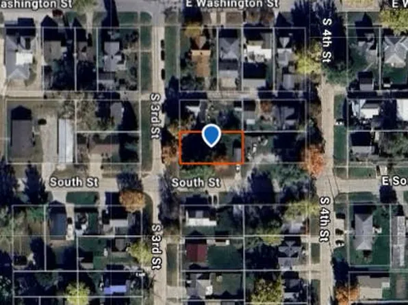 413 S 3rd St, Knoxville, IA 50138