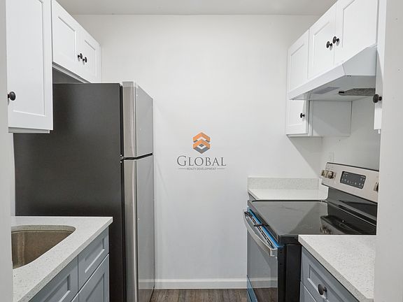3rd image of 811 Elsmere Pl #2A