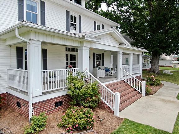 2nd image of 207 W Main St #B
