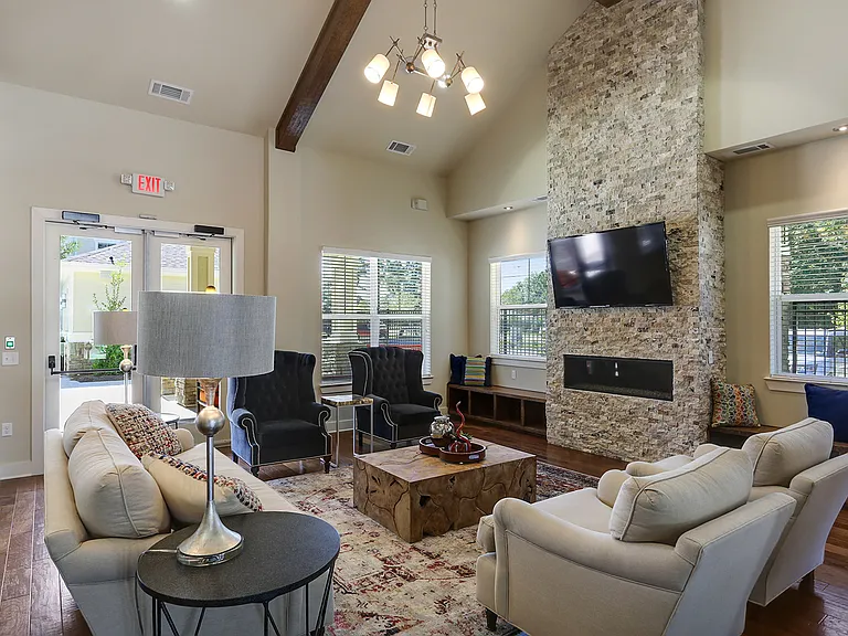 Creekside Crossing Apartments — Photo 26