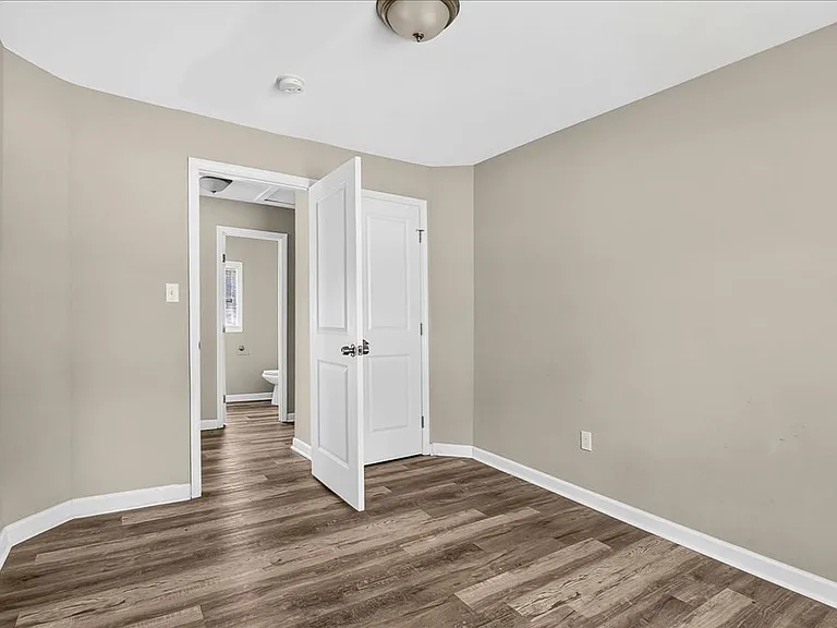 415 Spring Ct — Photo 9