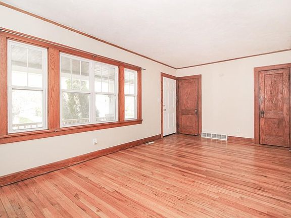 4th image of 351 E 210th St